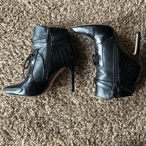 Black heeled boots